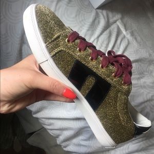 Steve Madden Sneakers - gold with black. Burgundy laces, black laces included.